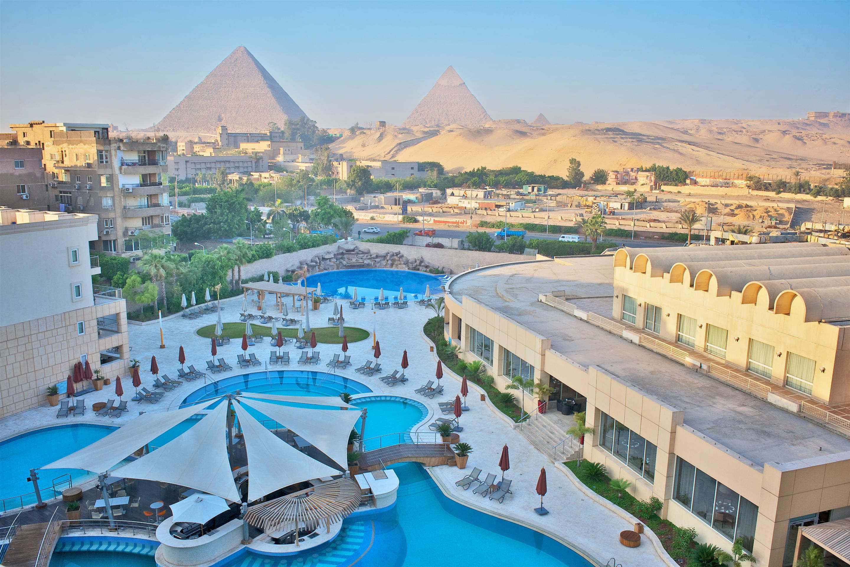 Le Meridien Pyramids Hotel & Spa Giza Екстер'єр фото