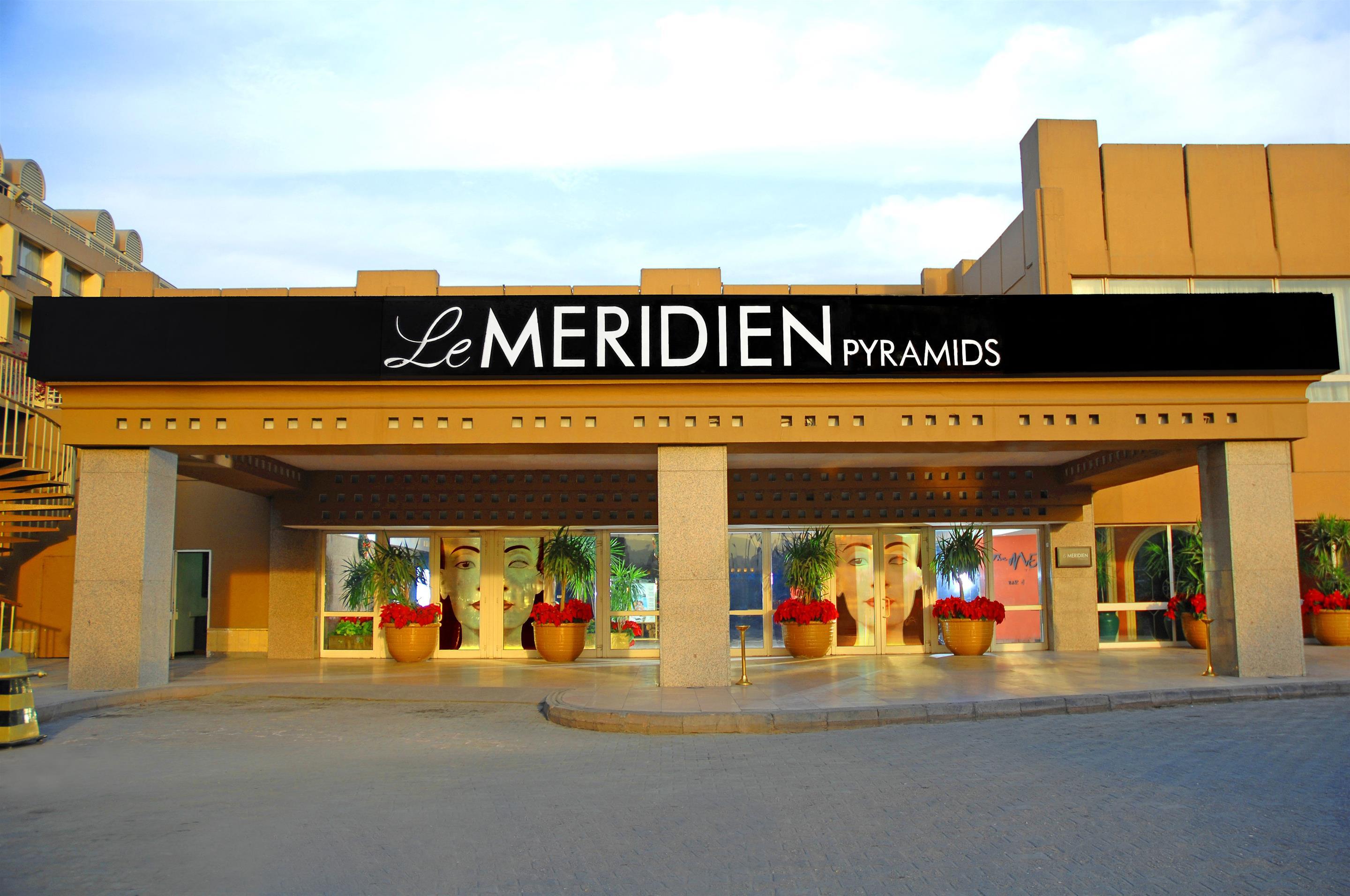 Le Meridien Pyramids Hotel & Spa Giza Екстер'єр фото