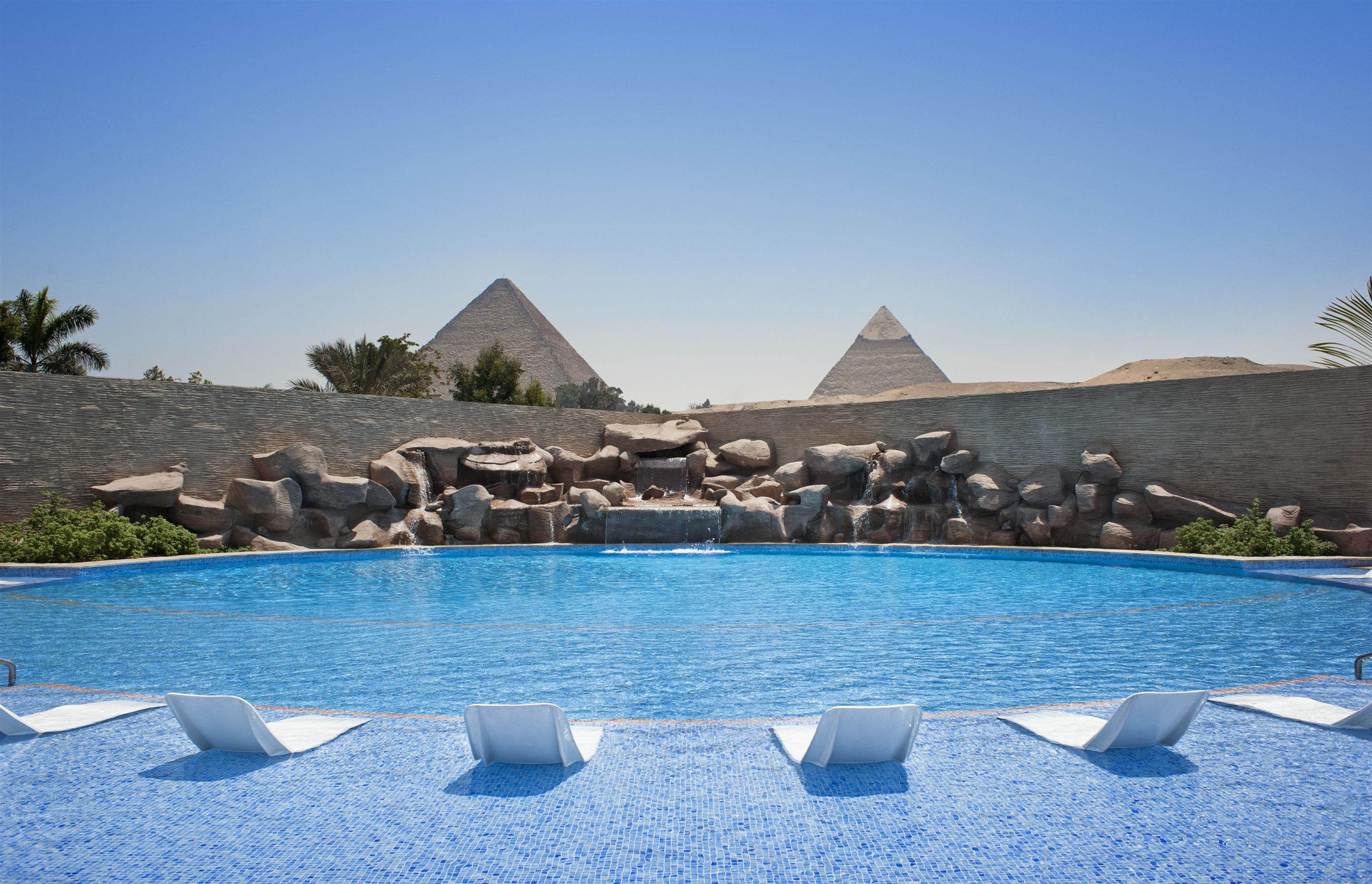 Le Meridien Pyramids Hotel & Spa Giza Екстер'єр фото