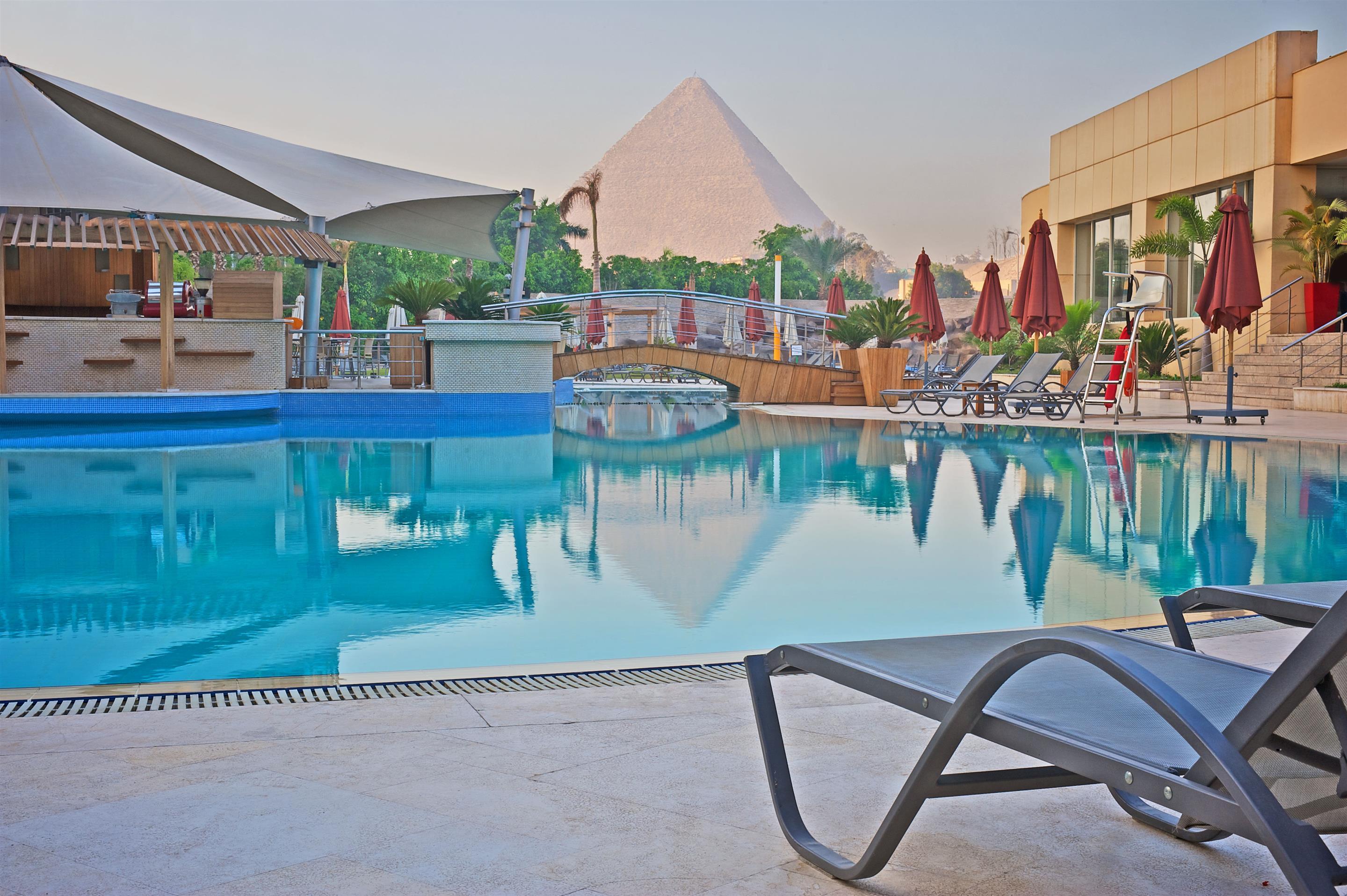 Le Meridien Pyramids Hotel & Spa Giza Екстер'єр фото