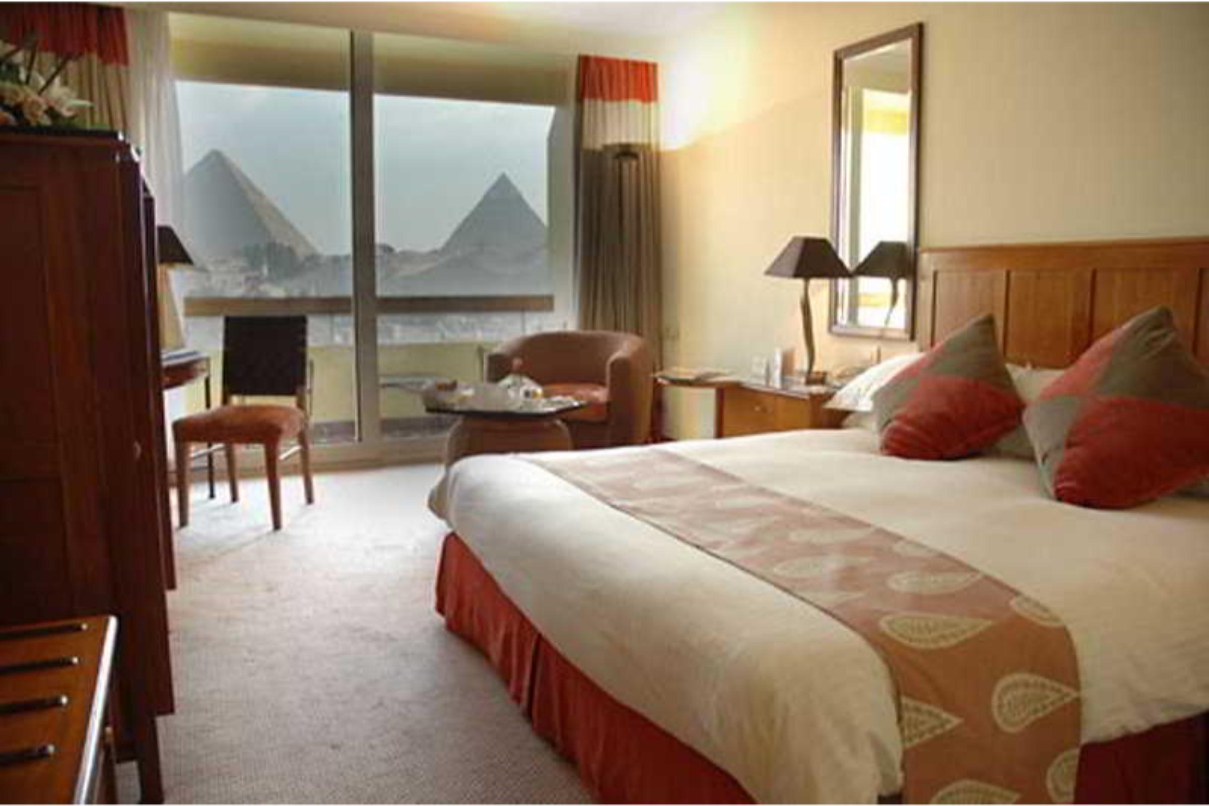 Le Meridien Pyramids Hotel & Spa Giza Екстер'єр фото