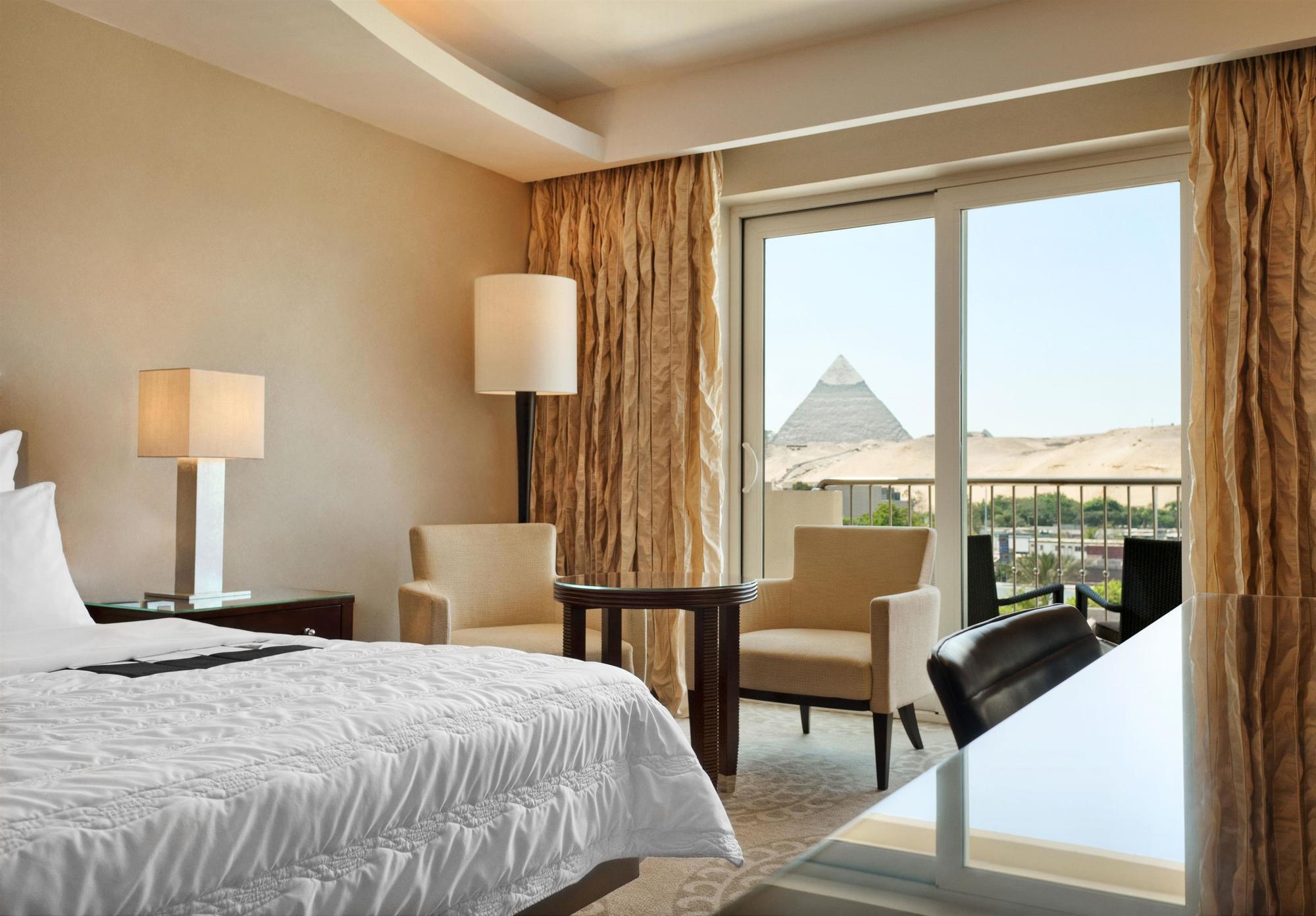 Le Meridien Pyramids Hotel & Spa Giza Екстер'єр фото